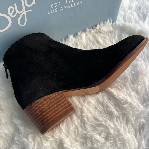 Seychelles, floodplain suede black bootie, size 6 - Picture 6 of 16